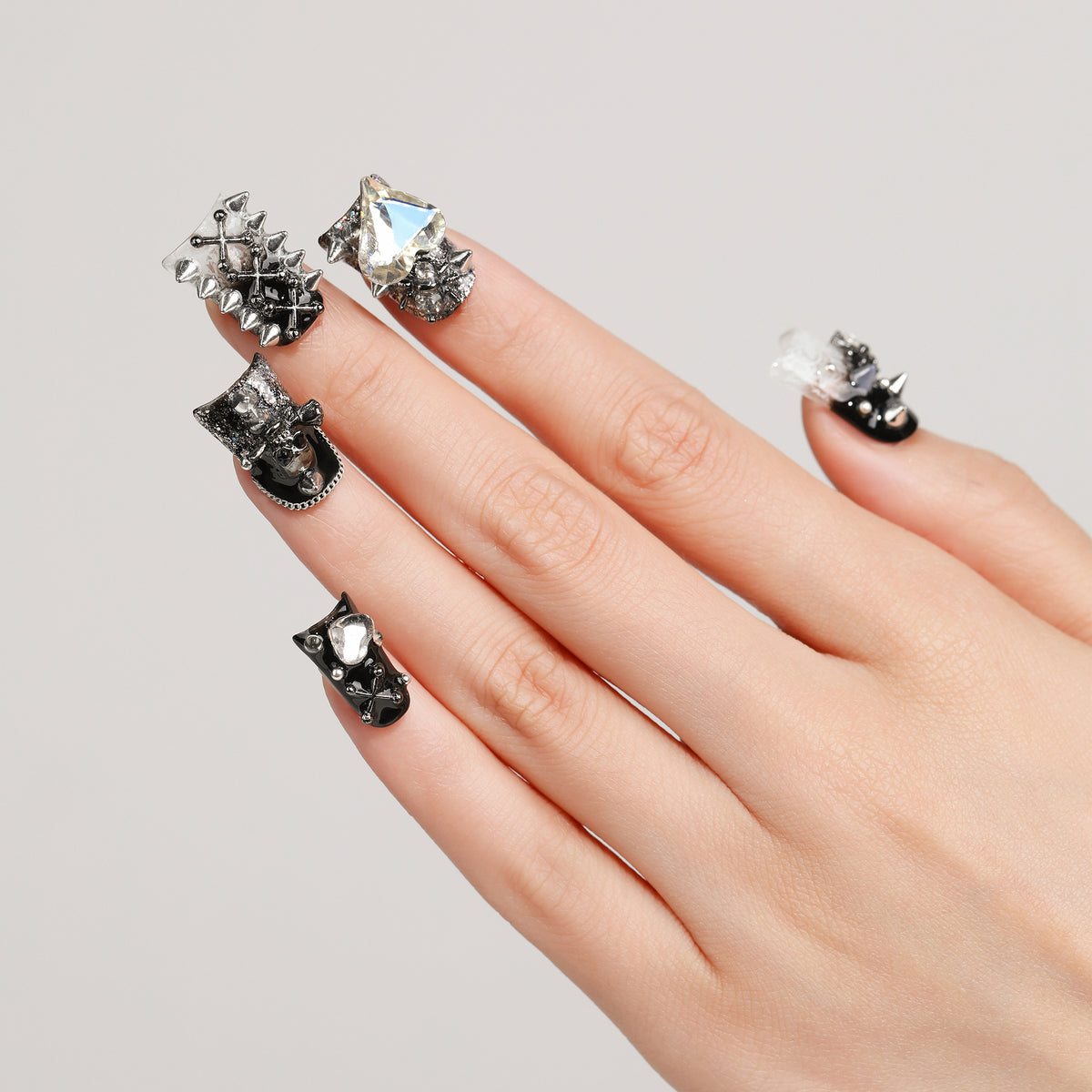 Skull & Spikes Noir